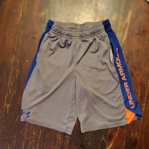 Boys Youth Medium Under Armour shorts